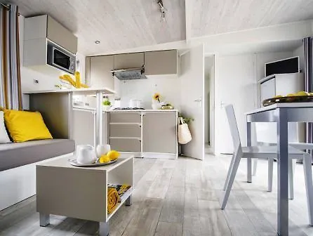 Quest En France Holidays - Mobile At Sur